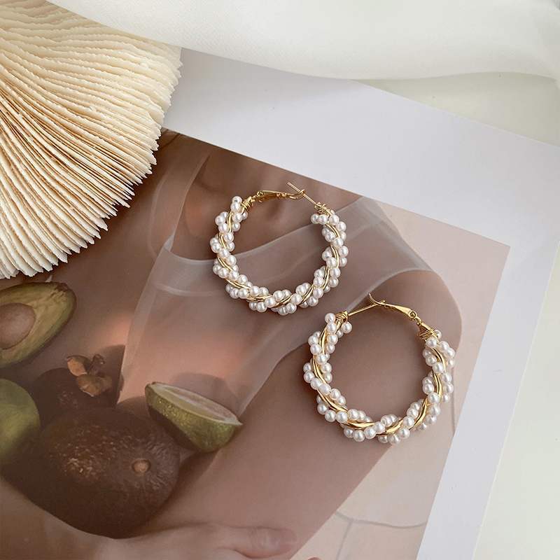 Pearl circle round hoop earrings in gold tone, elegant accessory for everyday and special occasions