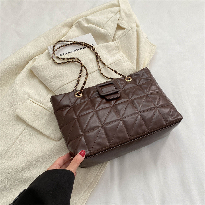 Close-up of structured body shape and leather craftsmanship on shoulder bag