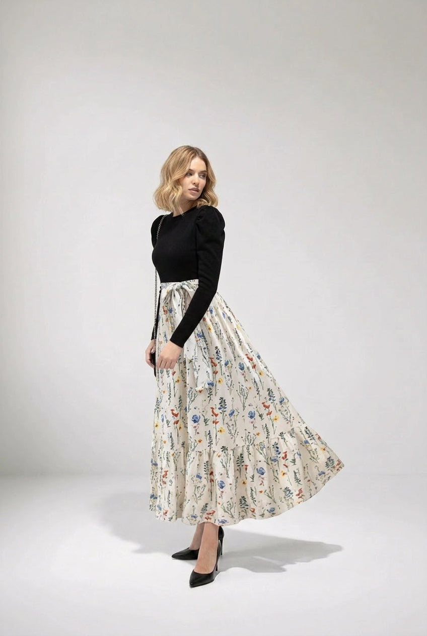 Printed loose-fitting dress in navy blue with three-quarter sleeves, elegant casual style